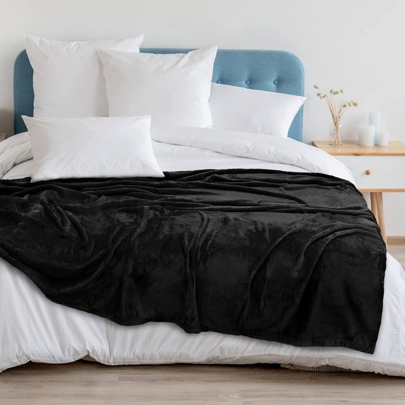 Пухкаво одеяло в черно ХИТ 150/210